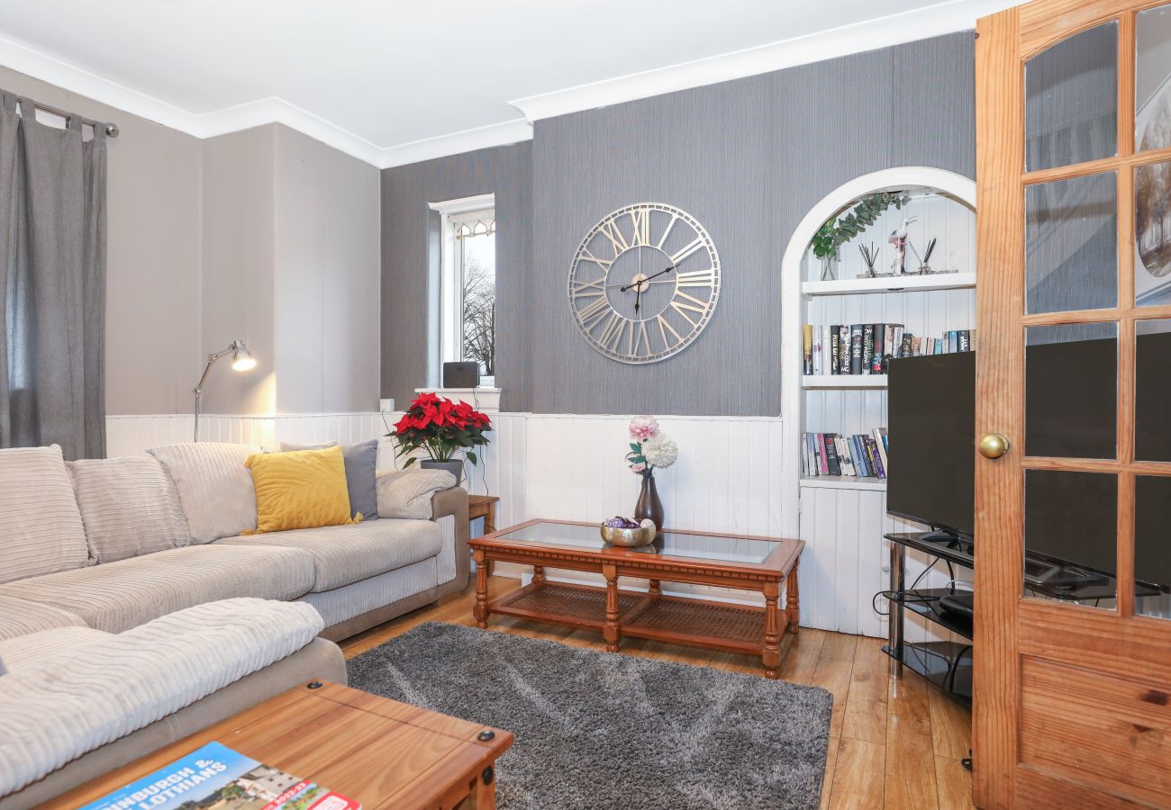 Rent by room in Edinburgh - Gorgeous Family Room in Elegant Cottage