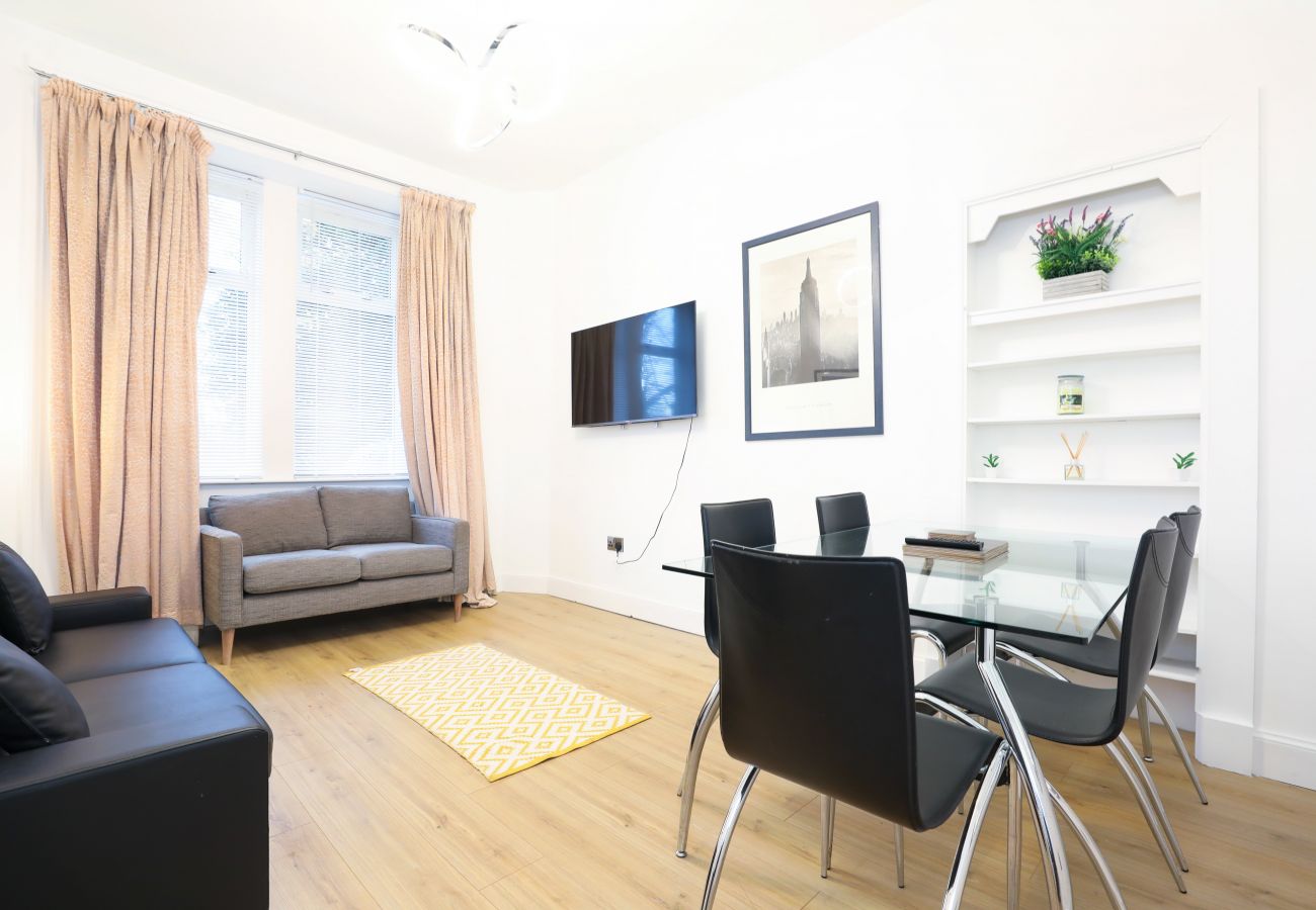 Rent by room in Edinburgh - 6 Largo Place Room 2