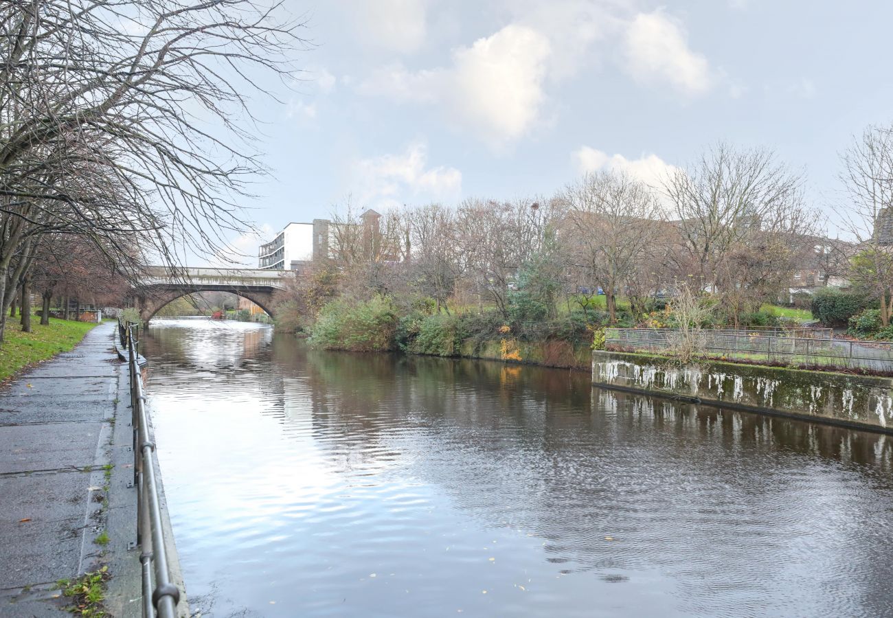 Rent by room in Edinburgh - 6 Largo Place Room 2