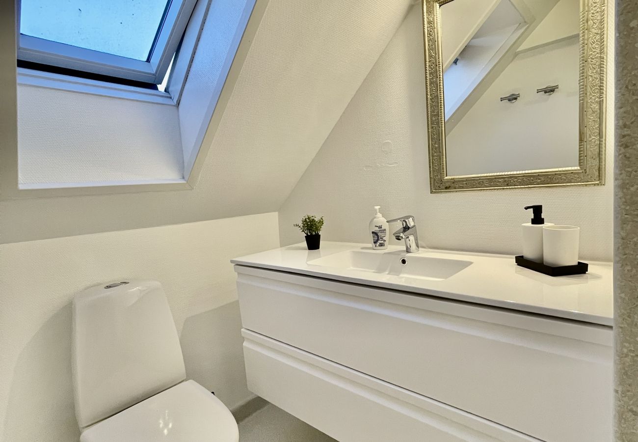 Apartment in Aalborg - aday - Modern 2 Bedroom Charming Central Apartment with Public Parking