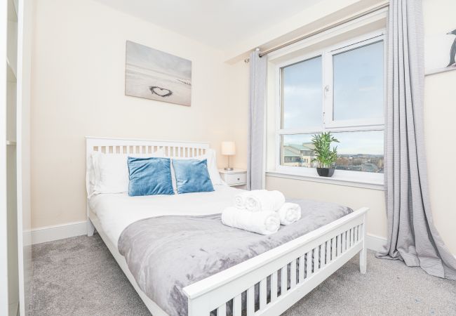 Apartment in Edinburgh - Waterfront Castle View 3 Bed Appt