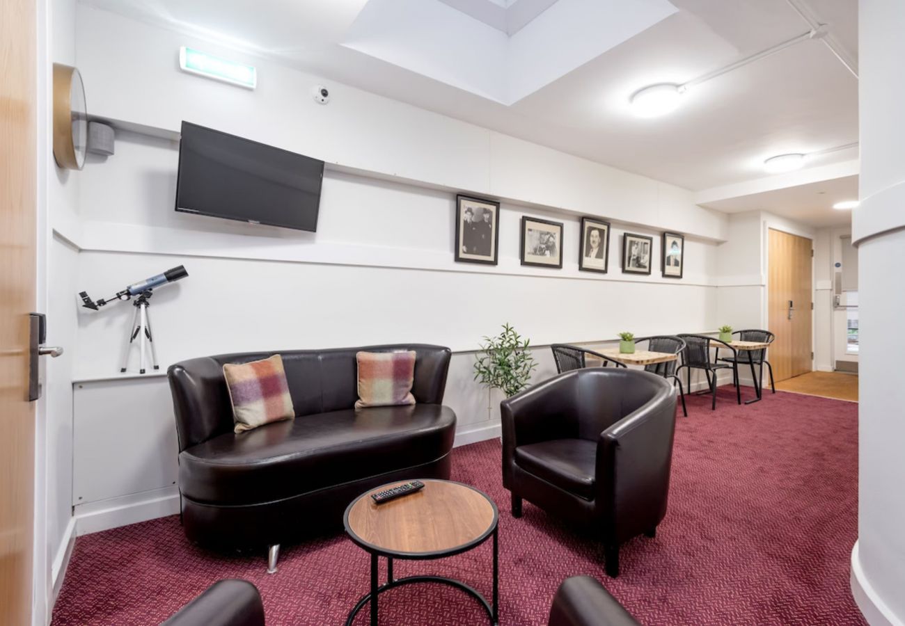 Rent by room in Edinburgh - Smith Place Hotel Room 1