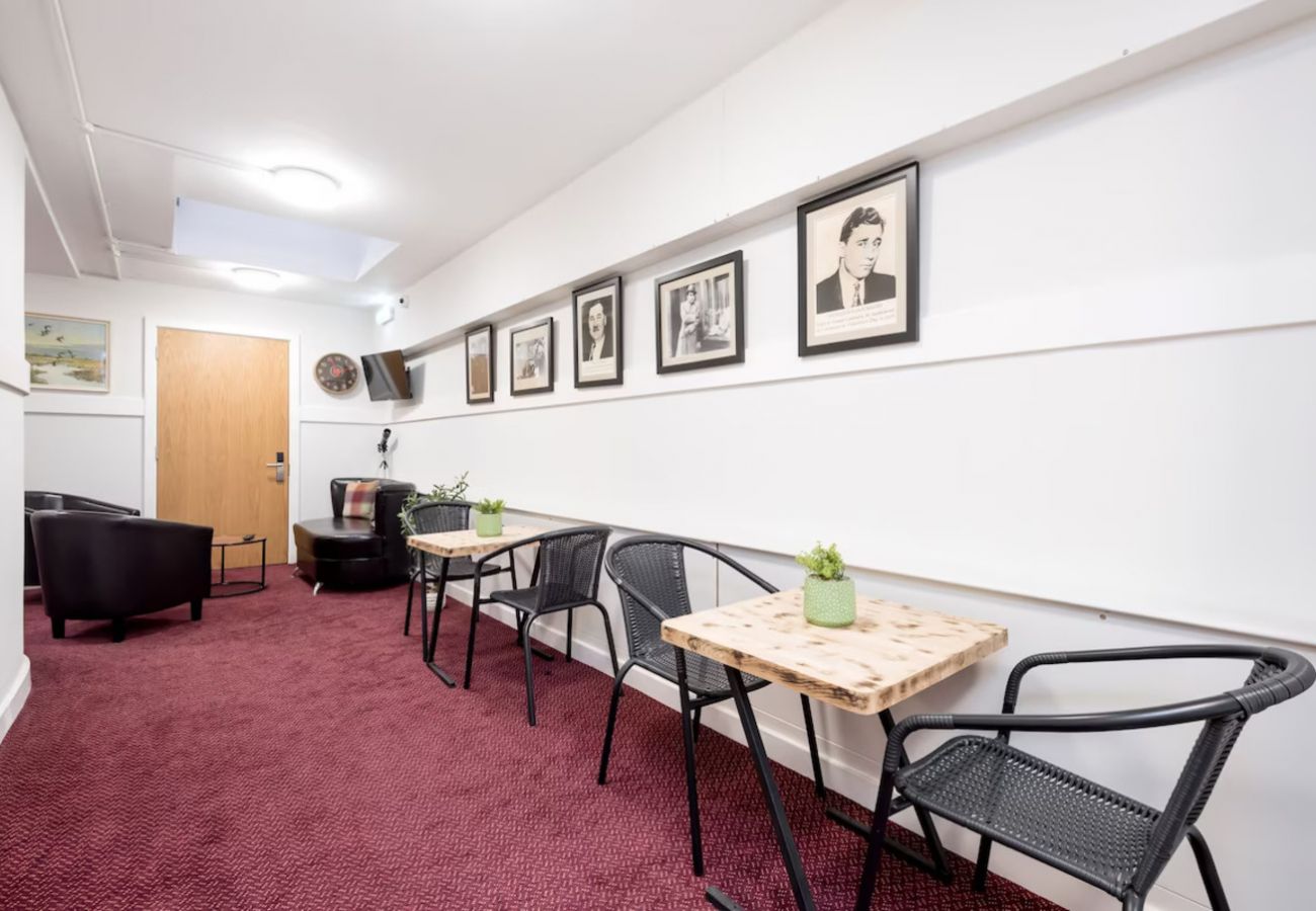 Rent by room in Edinburgh - Smith Place Hotel Room 1