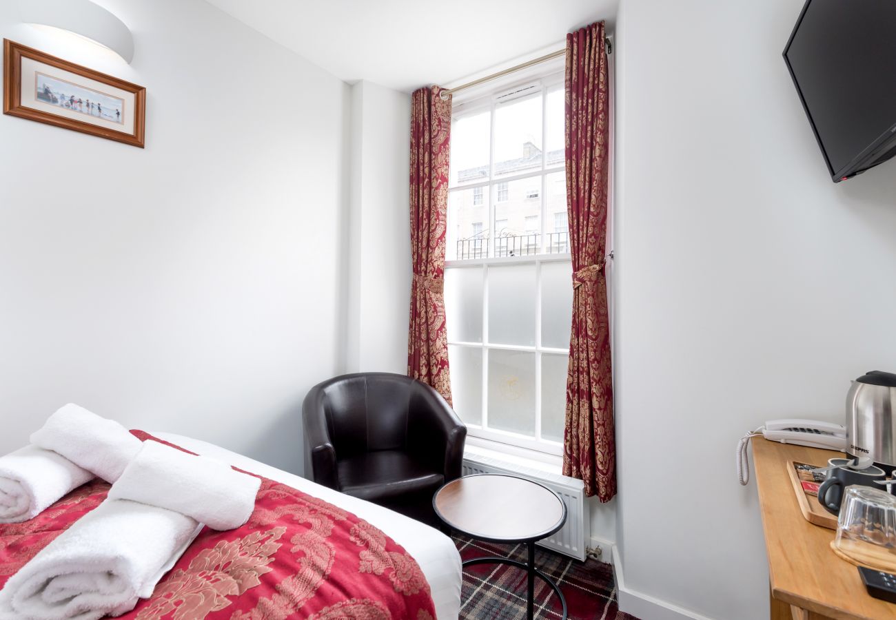 Rent by room in Edinburgh - Smith Place Hotel Room 5 