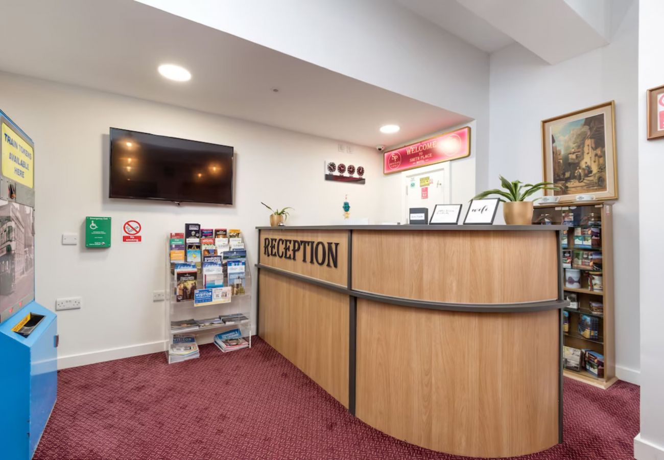 Rent by room in Edinburgh - Smith Place Hotel Room 8 
