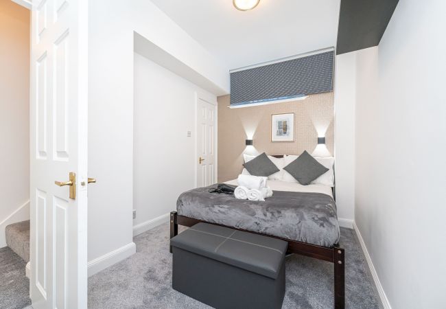 Apartment in Edinburgh - Bright and Cosy City Centre 1 Bedroom Apartment