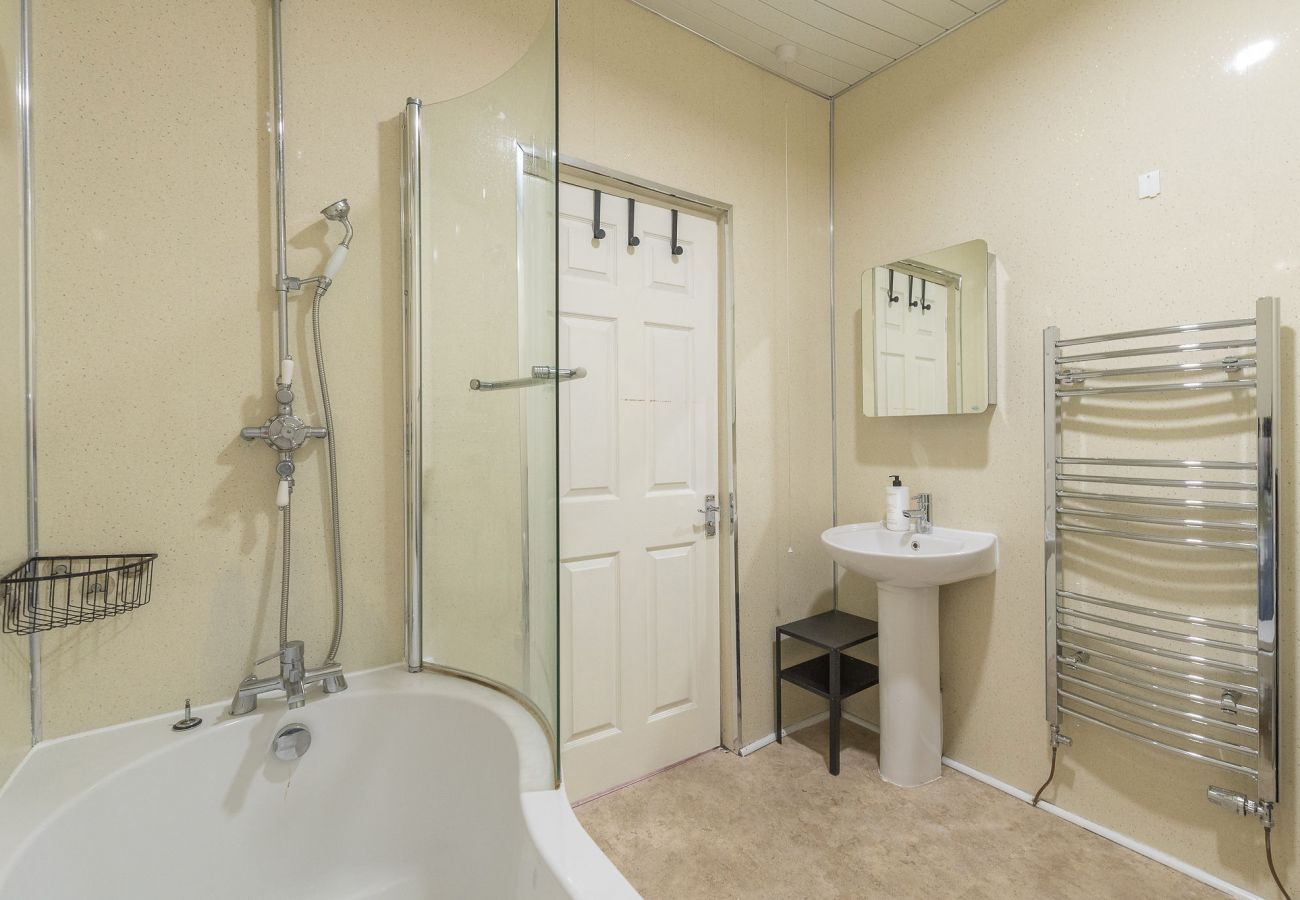 Rent by room in Edinburgh - 15/7 Spittal Street Room 3