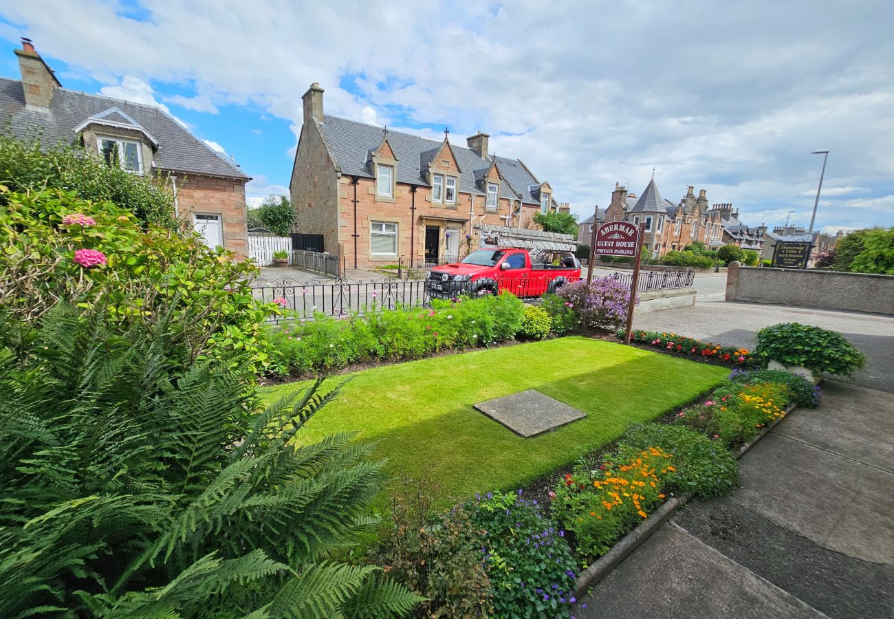 House in Inverness - mySTAYINN Abermar 12 Bedroom House