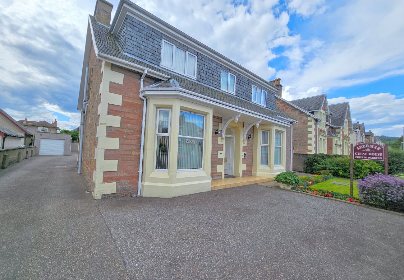 Rent by room in Inverness - mySTAYINN Abermar Guest House | Room 1