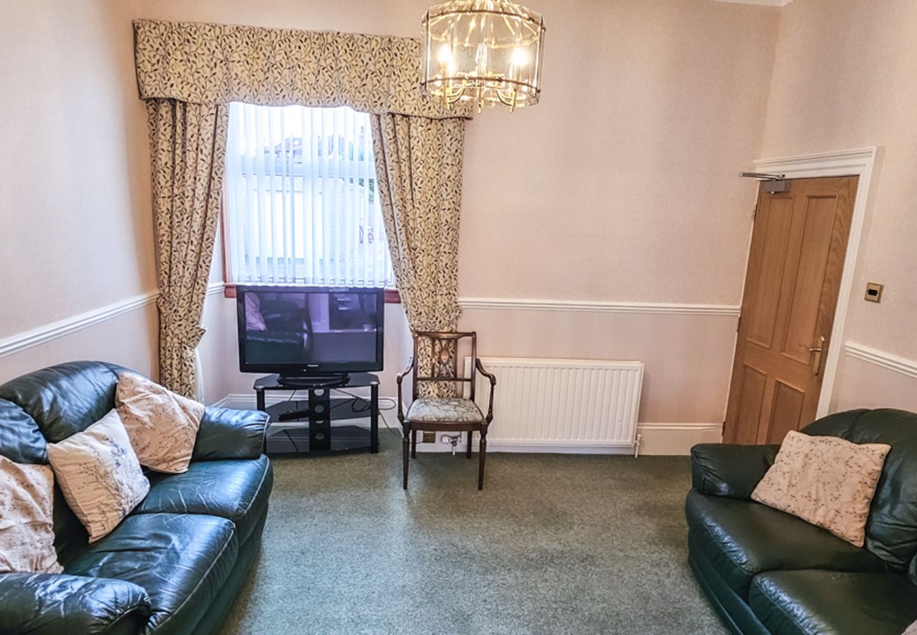 Rent by room in Inverness - mySTAYINN Abermar Guest House | Room 1