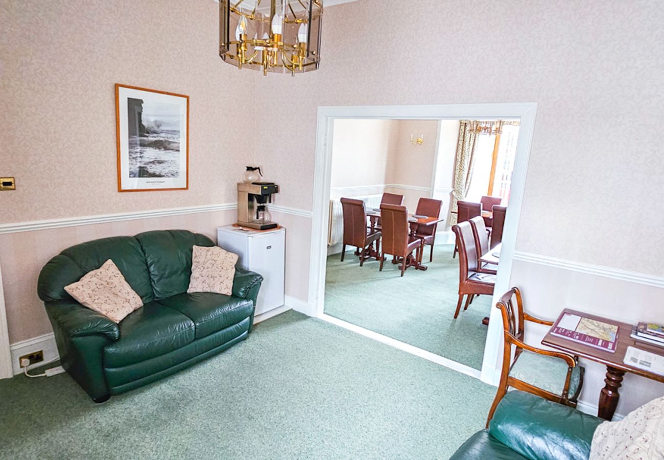 Rent by room in Inverness - mySTAYINN Abermar Guest House | Room 1