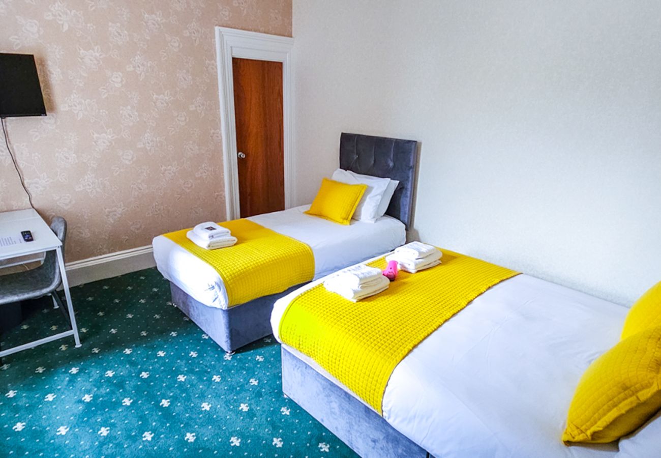 Rent by room in Inverness - mySTAYINN Abermar Guest House | Room 1