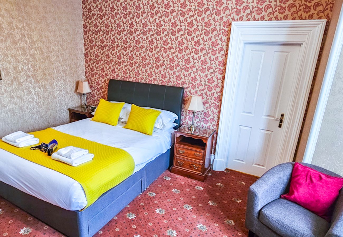 Rent by room in Inverness - mySTAYINN Abermar Guest House | Room 2