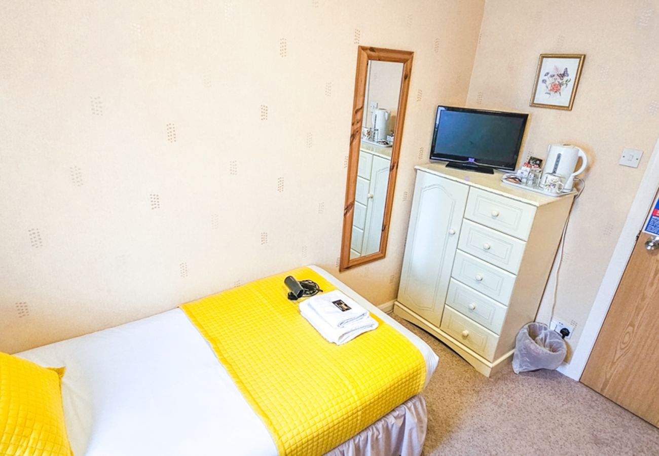 Rent by room in Inverness - mySTAYINN Abermar Guest House | Room 3