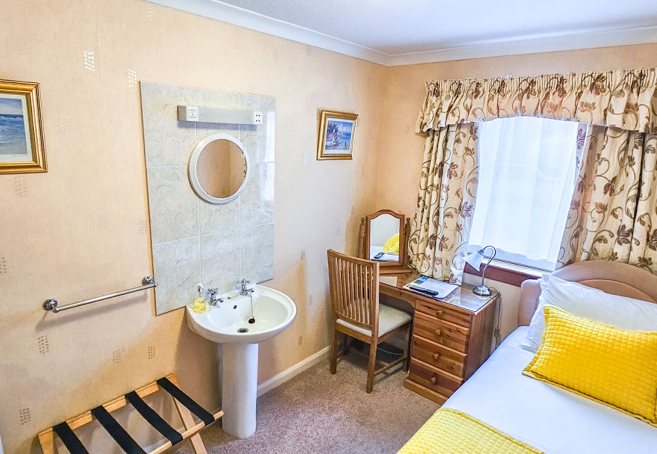 Rent by room in Inverness - mySTAYINN Abermar Guest House | Room 3