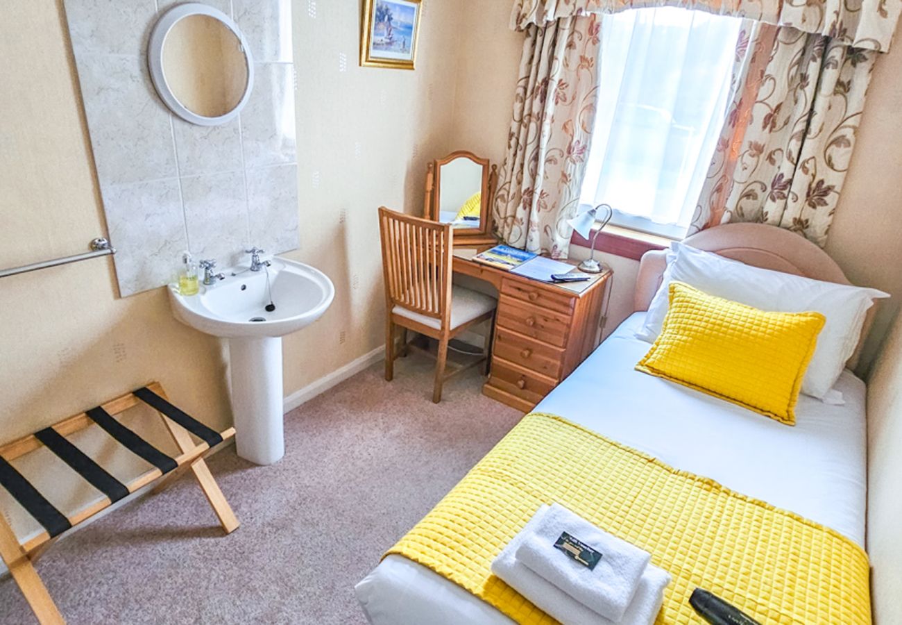 Rent by room in Inverness - mySTAYINN Abermar Guest House | Room 3