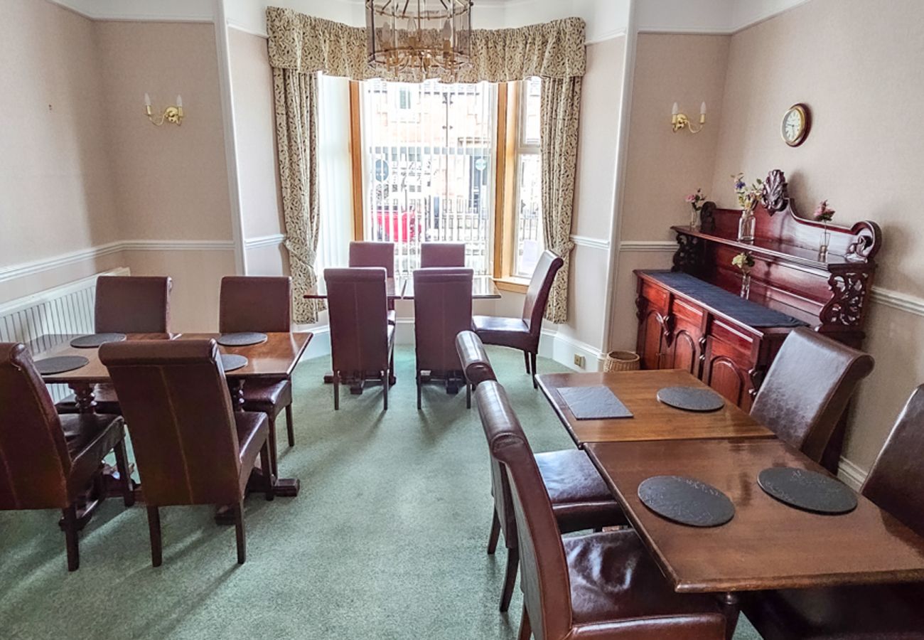 Rent by room in Inverness - mySTAYINN Abermar Guest House | Room 4