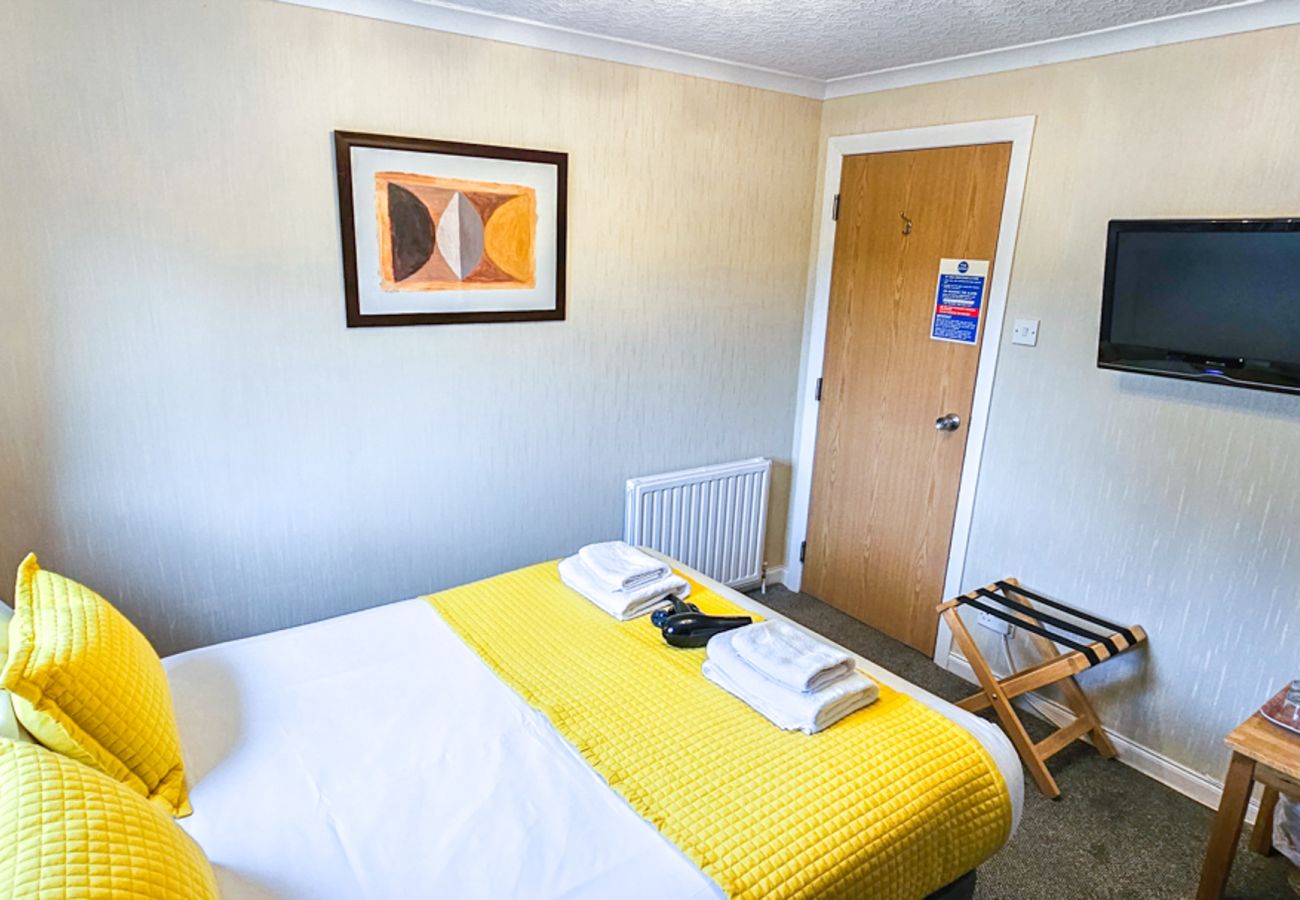 Rent by room in Inverness - mySTAYINN Abermar Guest House | Room 4