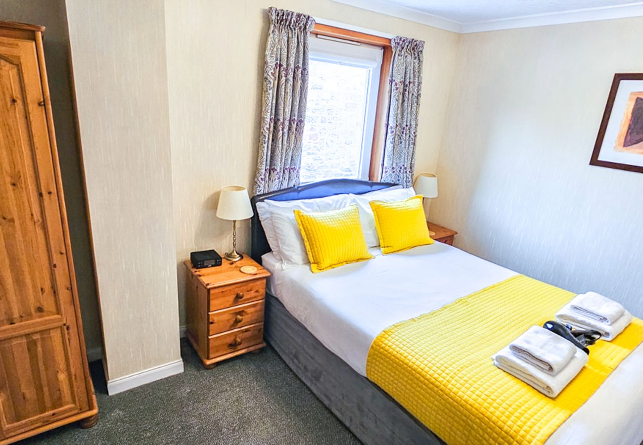 Rent by room in Inverness - mySTAYINN Abermar Guest House | Room 4