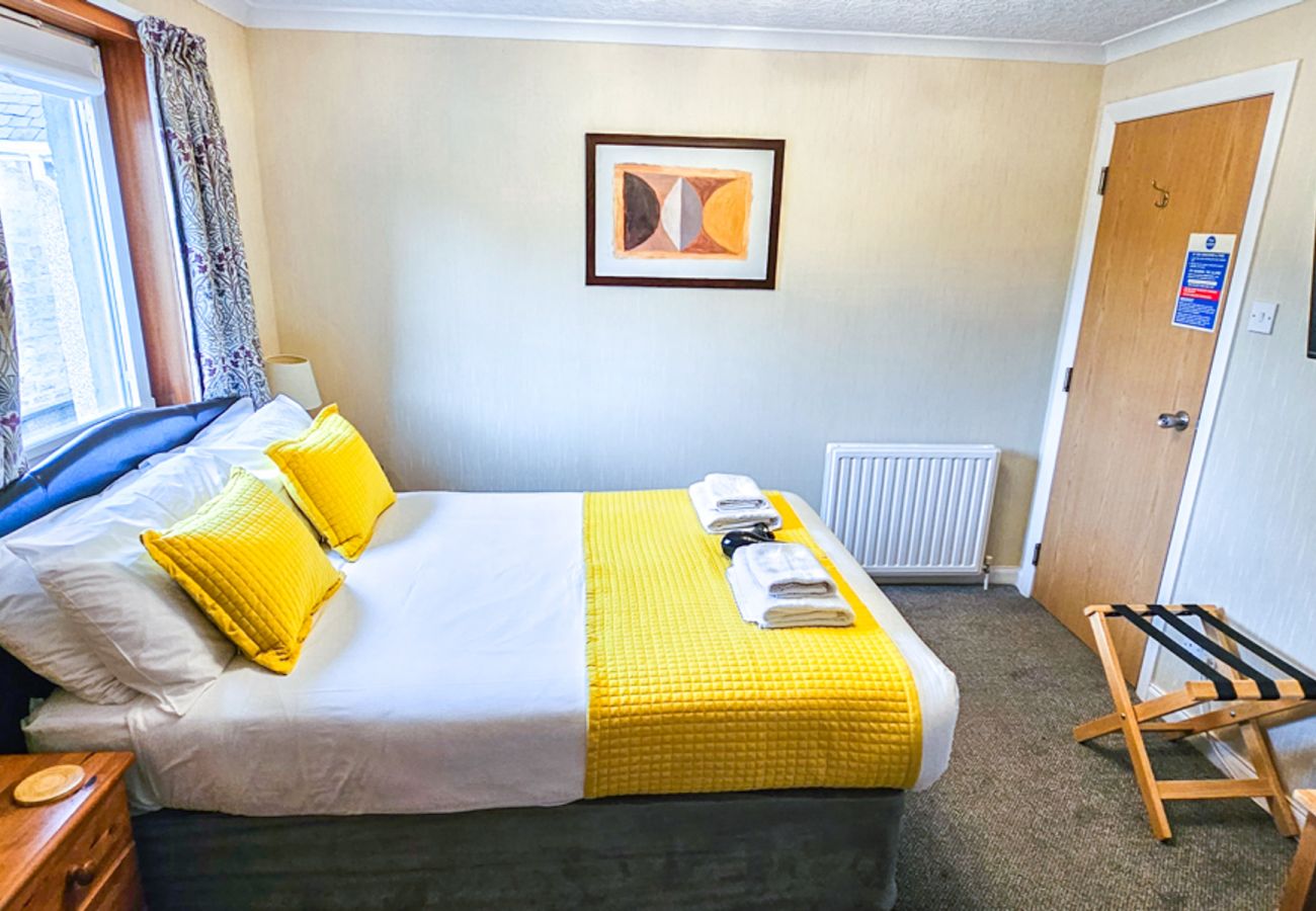 Rent by room in Inverness - mySTAYINN Abermar Guest House | Room 4