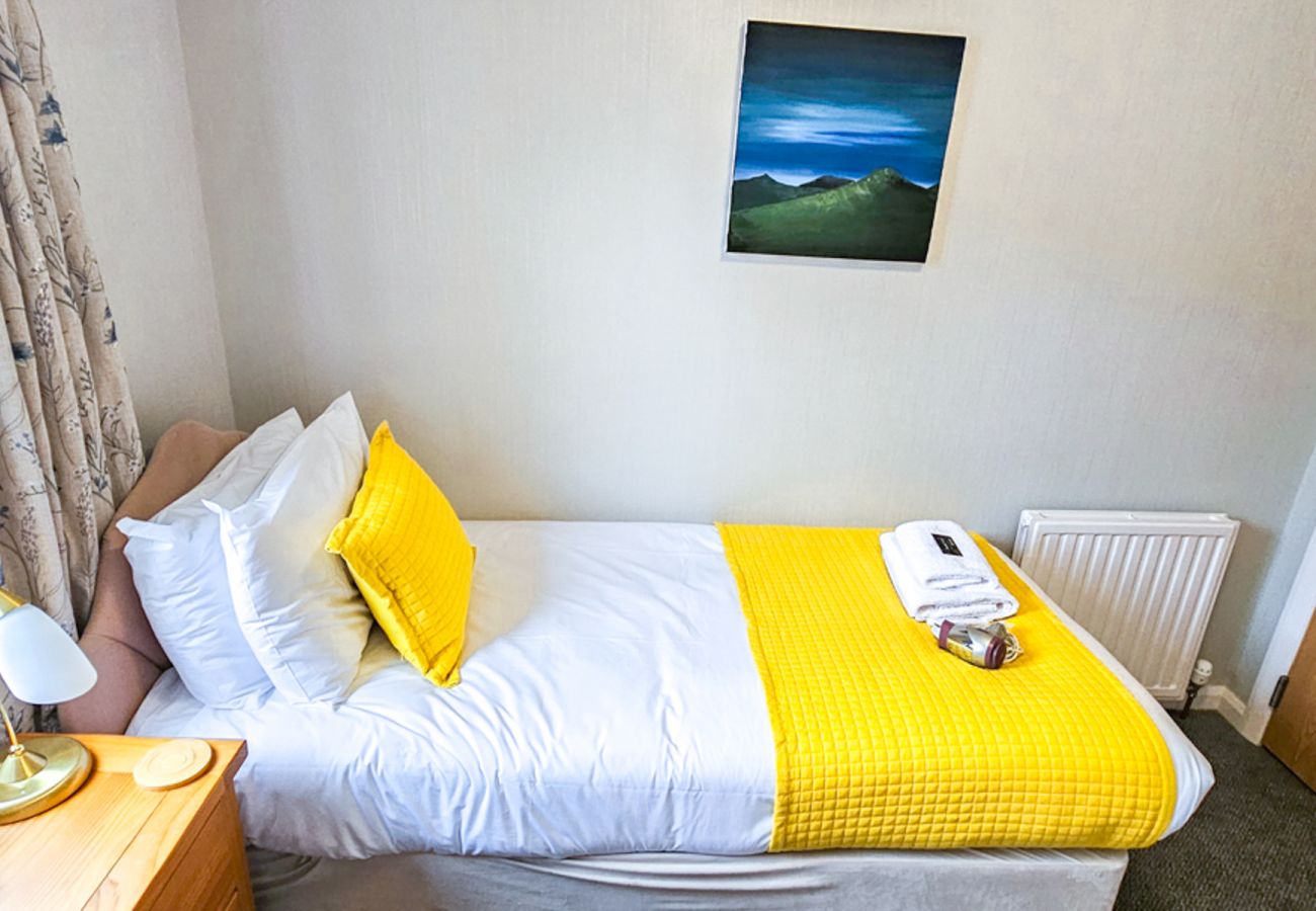 Rent by room in Inverness - mySTAYINN Abermar Guest House | Room 5