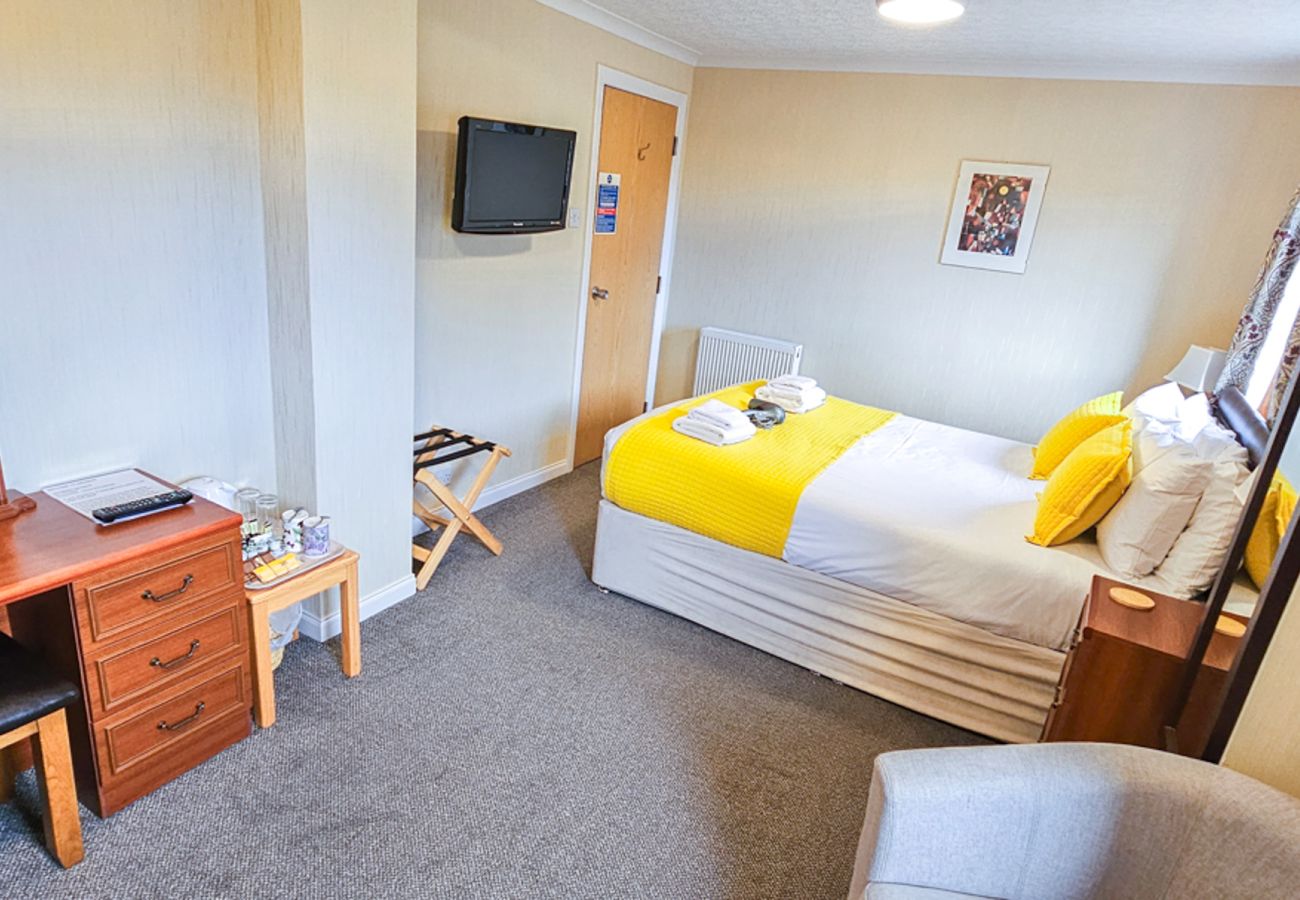 Rent by room in Inverness - mySTAYINN Abermar Guest House | Room 6