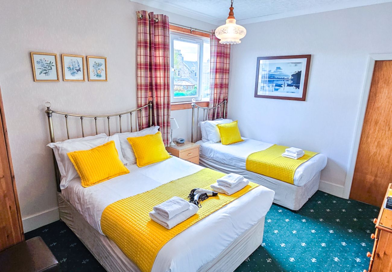 Rent by room in Inverness - mySTAYINN Abermar Guest House | Room 7