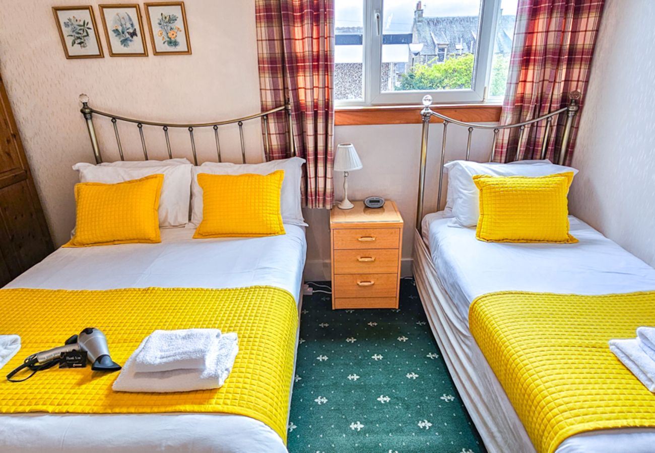 Rent by room in Inverness - mySTAYINN Abermar Guest House | Room 7