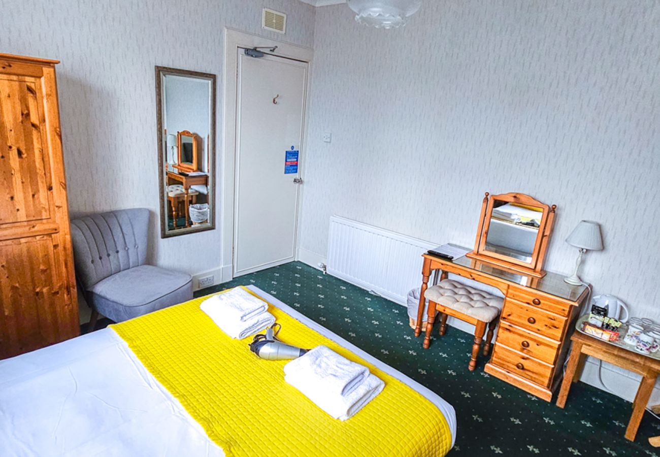 Rent by room in Inverness - mySTAYINN Abermar Guest House | Room 8