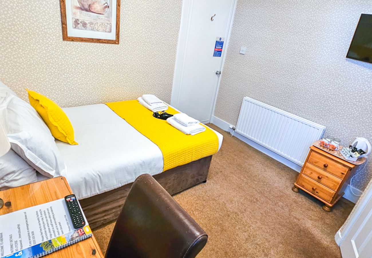 Rent by room in Inverness - mySTAYINN Abermar Guest House  | Room 11