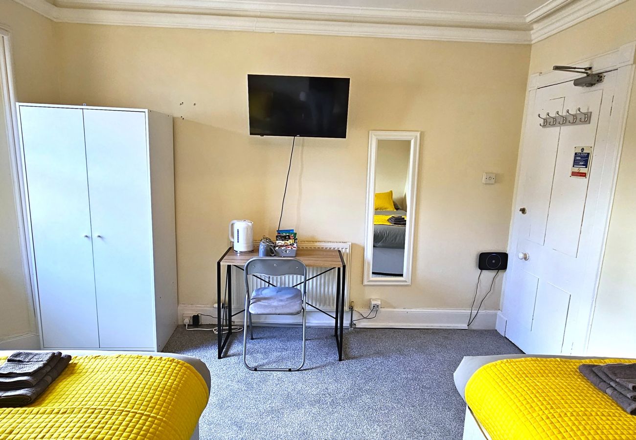 Rent by room in Inverness - LAGA Guest House Room 3