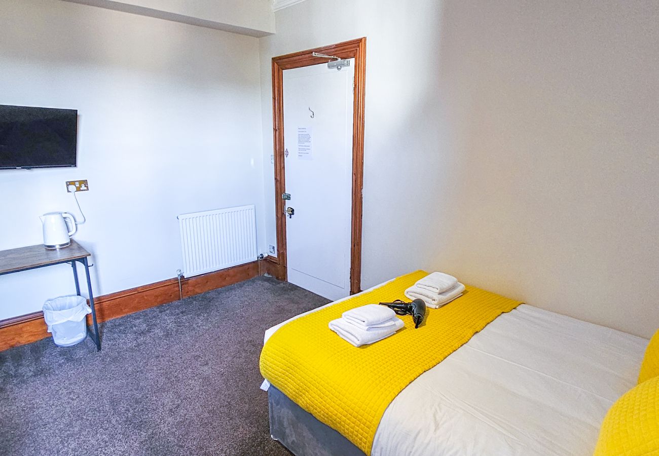 Rent by room in Inverness - mySTAYINN Melrose Villa Room 1