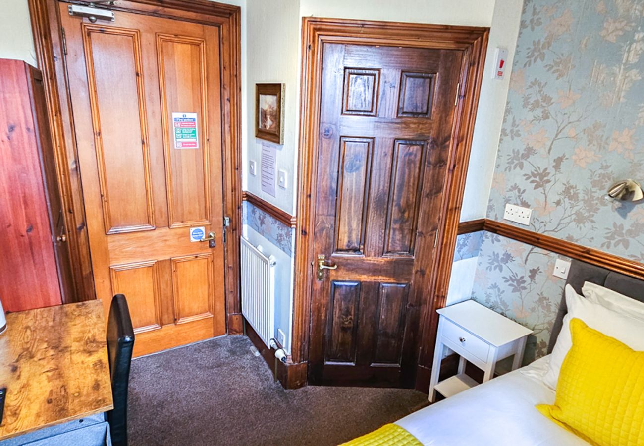 Rent by room in Inverness - mySTAYINN Melrose Villa Room 3