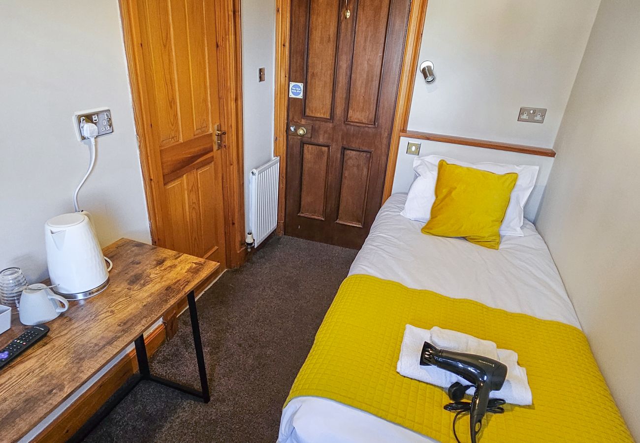 Rent by room in Inverness - mySTAYINN Melrose Villa Room 8