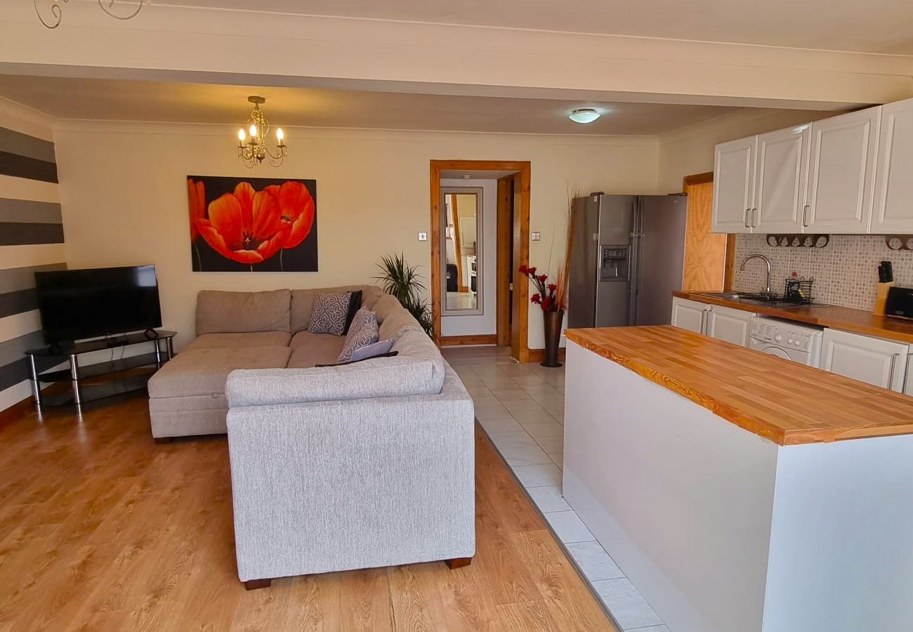 Chalet in Edinburgh - Elegant 2 Bedroom Chalet