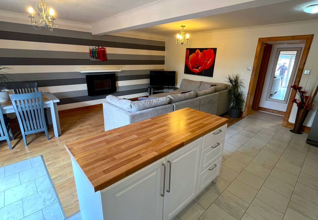 Chalet in Edinburgh - Elegant 2 Bedroom Chalet