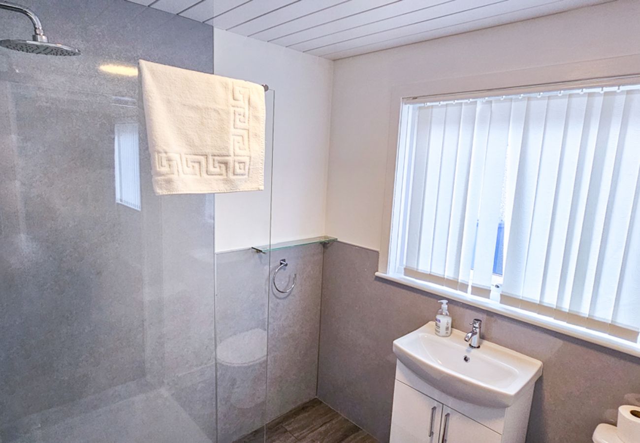 Rent by room in Inverness - mySTAYINN  Abermar Guest House | Room 13