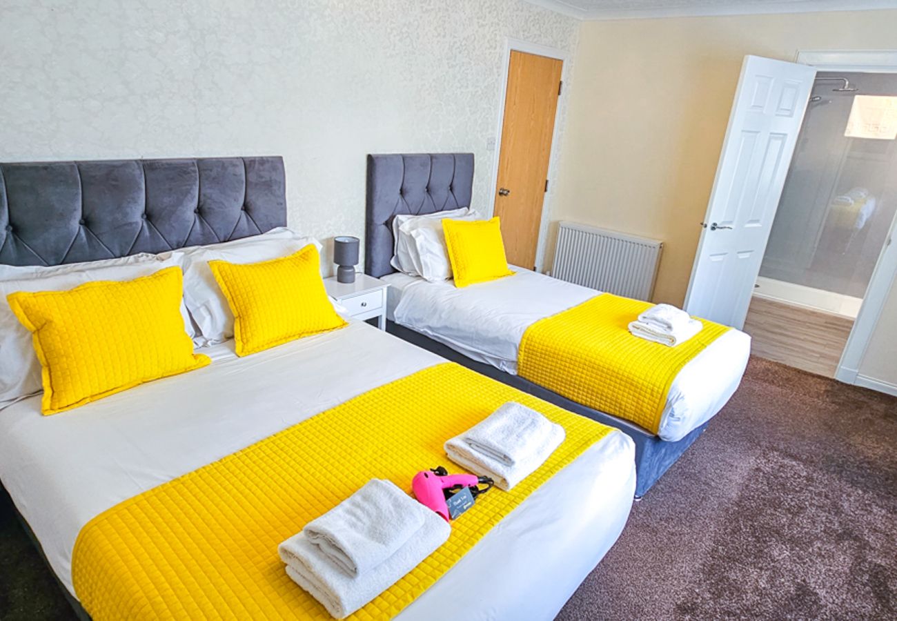 Rent by room in Inverness - mySTAYINN  Abermar Guest House | Room 13