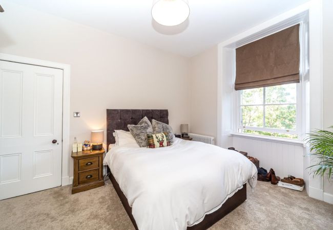 Apartment in Edinburgh - Montgomery Large 2 Bedroom Flat - Edinburgh 