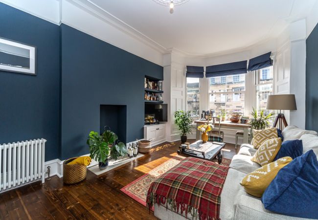Apartment in Edinburgh - Montgomery Large 2 Bedroom Flat - Edinburgh 
