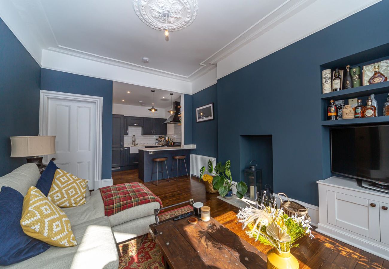 Apartment in Edinburgh - Montgomery Large 2 Bedroom Flat - Edinburgh 