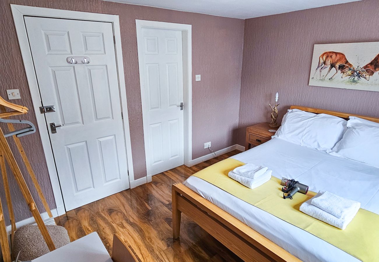 Rent by room in Inverness - mySTAYINN Cromarty Guest house - Room 1