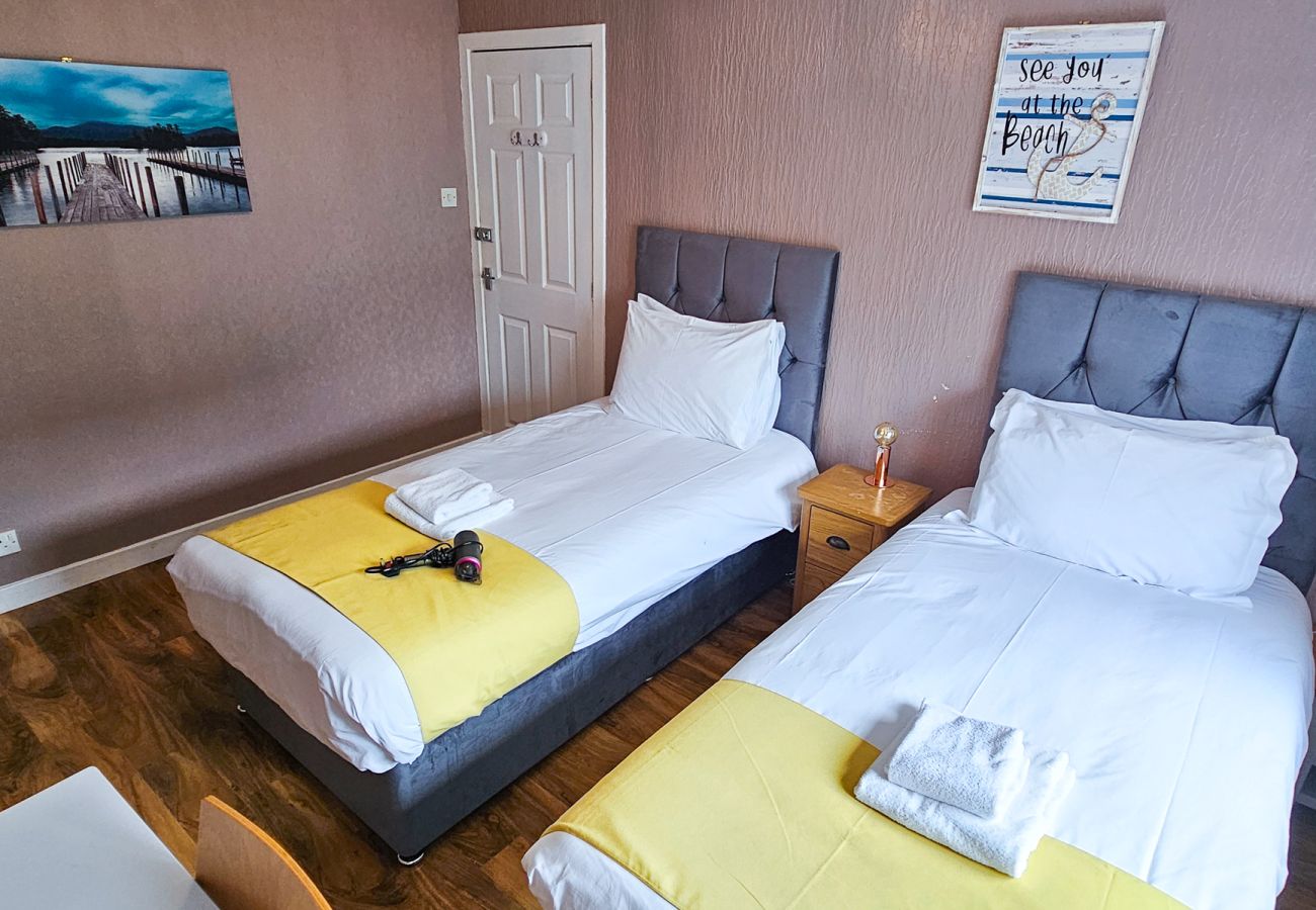 Rent by room in Inverness - mySTAYINN Cromarty Guest house - Room 2