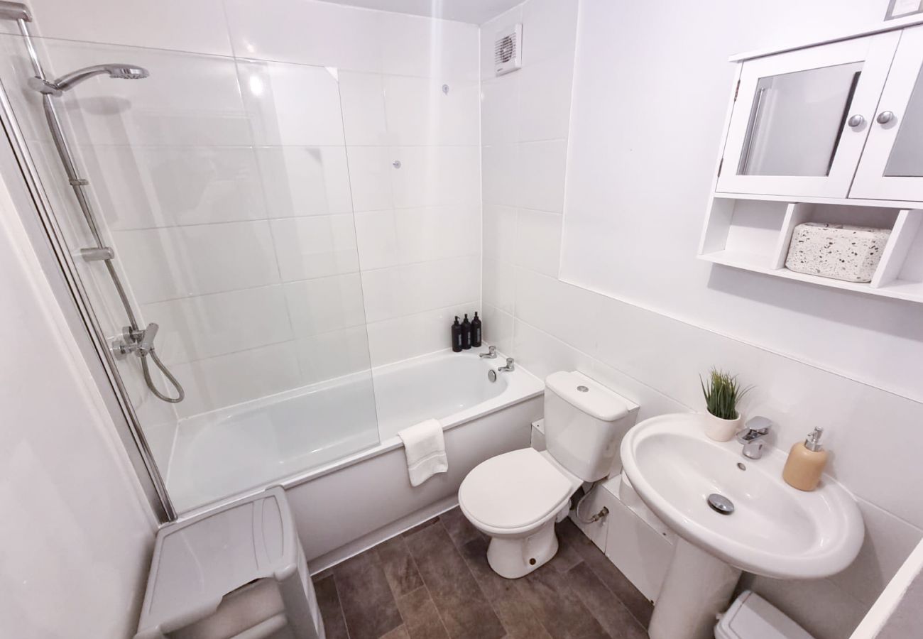 Apartment in Edinburgh - Westfield 2 Bedroom Apartment - Edinburgh 