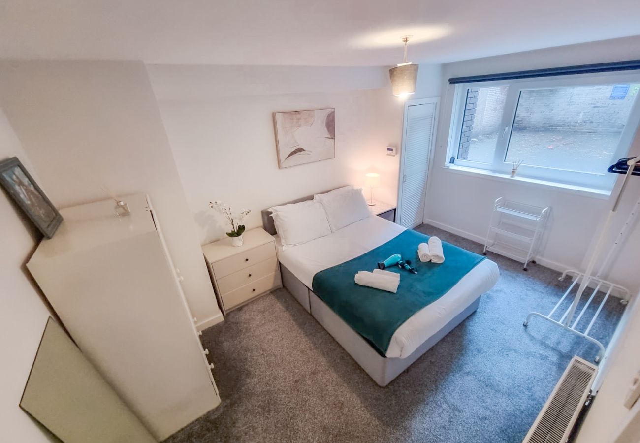 Apartment in Edinburgh - Westfield 2 Bedroom Apartment - Edinburgh 