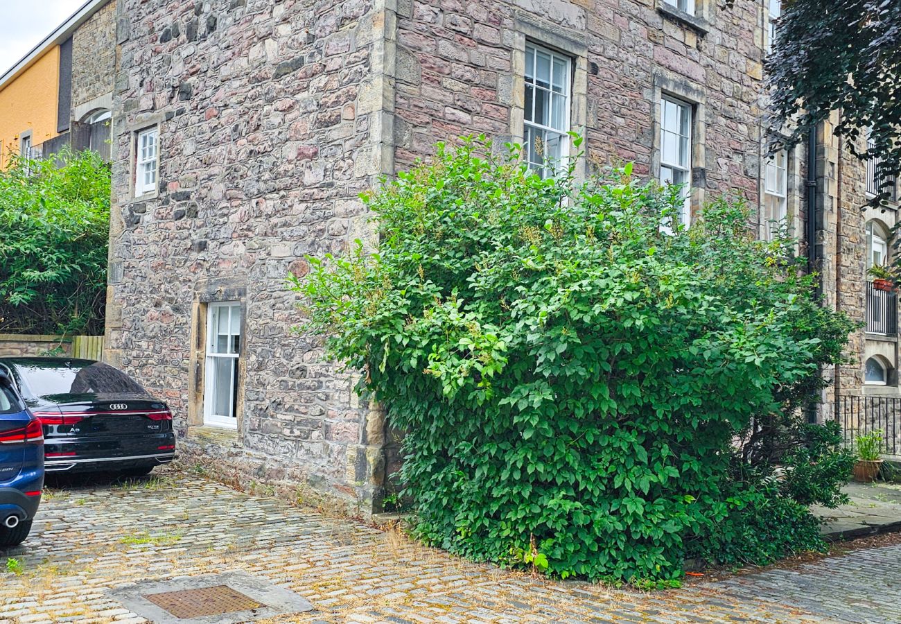 House in Edinburgh - Historic Georgian Entire House - The Royal Mile