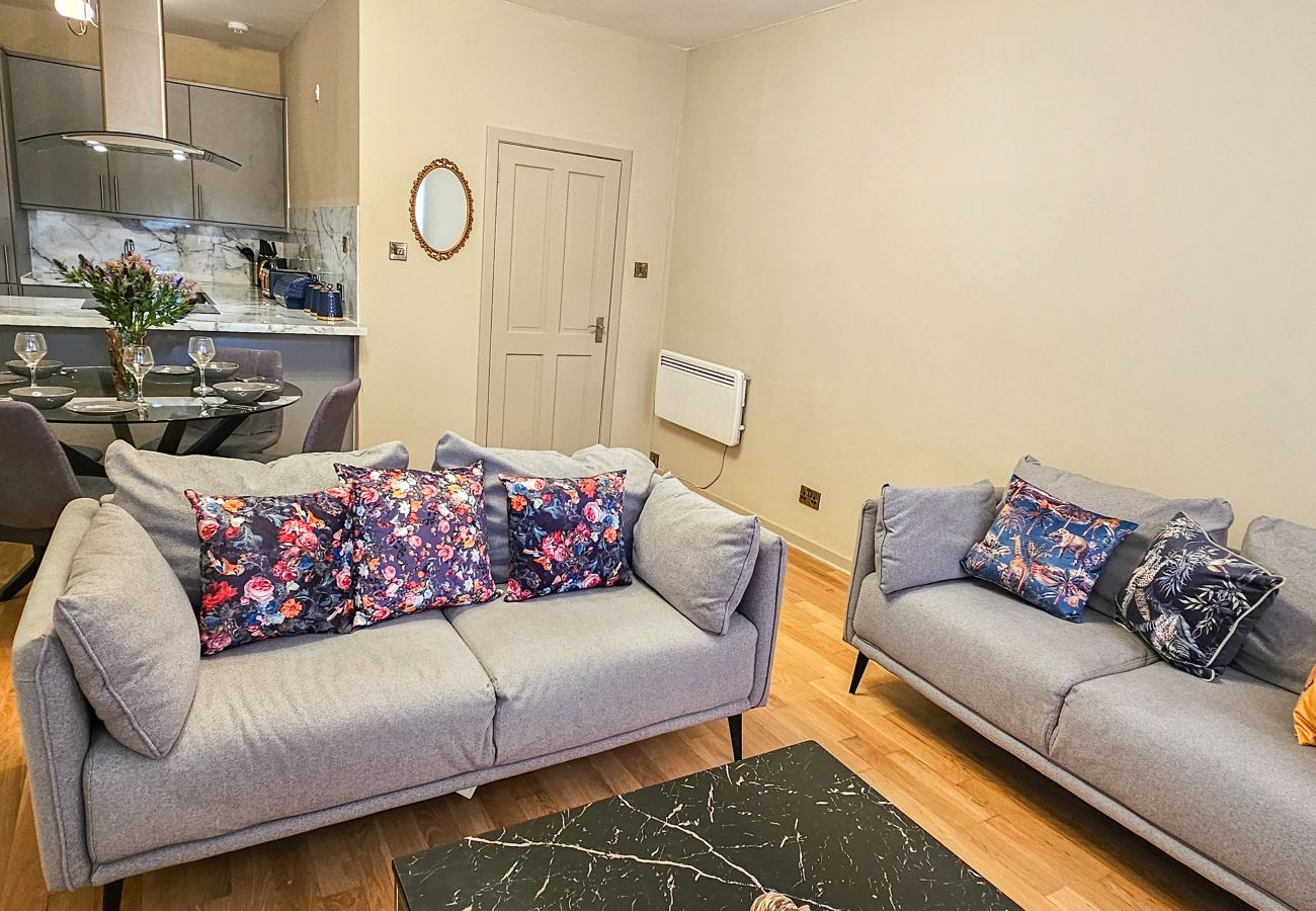 Apartment in Edinburgh - Royal Mile - Bright 2 Bedroom Apartment  