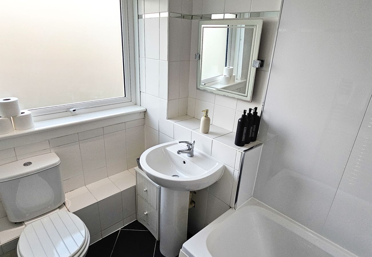 Apartment in Edinburgh - Dochart 3 Bedroom Apartment - Edinburgh