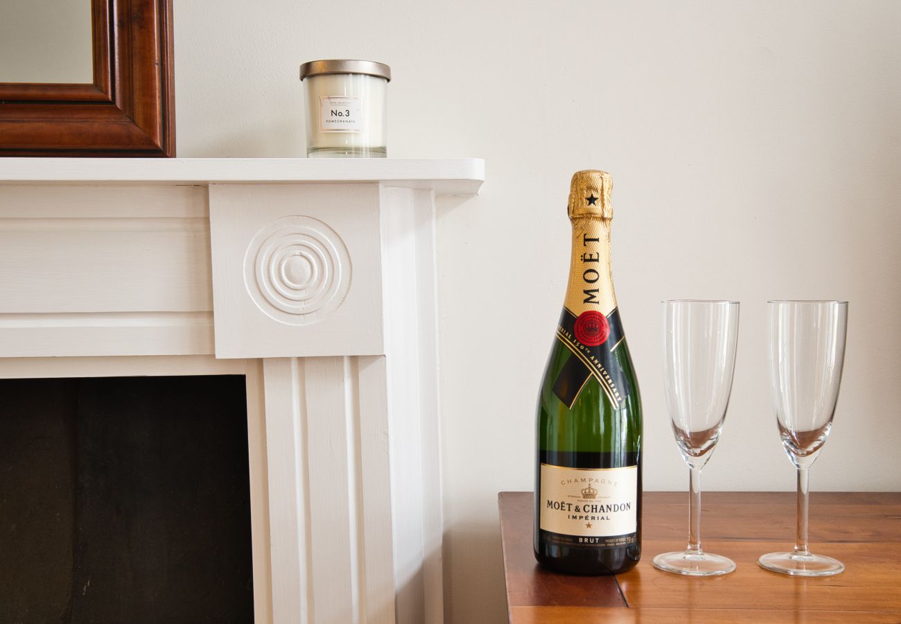 Apartment in Clifton - Clifton Nook - 1 Bedroom Apartment - Bristol	