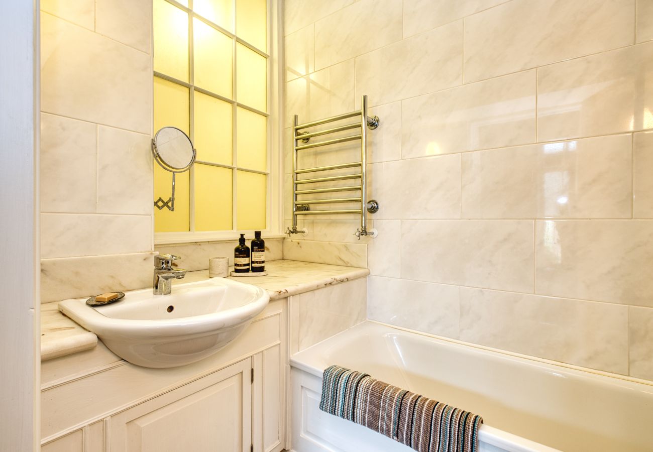 Apartment in Clifton - Clifton Nook - 1 Bedroom Apartment - Bristol	